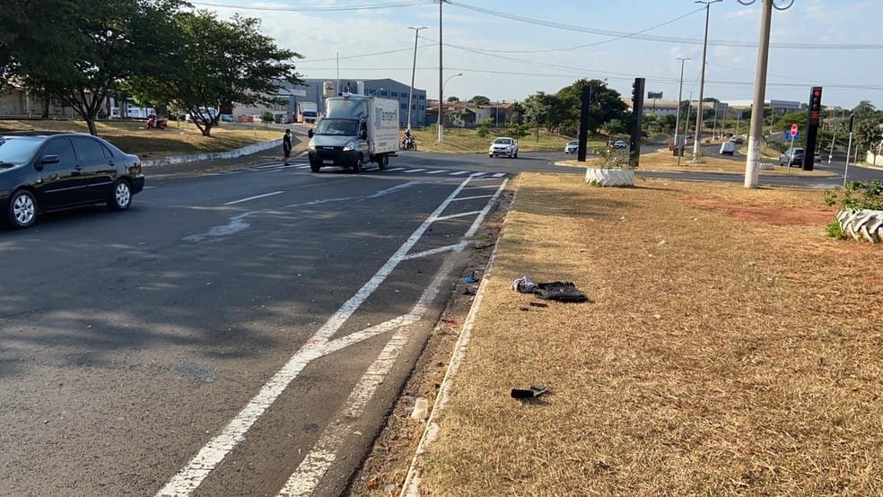 Pedestre morre atropelado por moto ao atravessar avenida em Marília