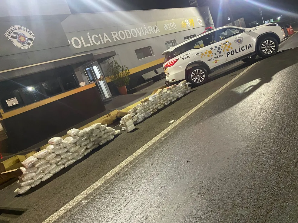 Fiscalização apreende 100 kg de skank e cocaína em caminhão na Raposo